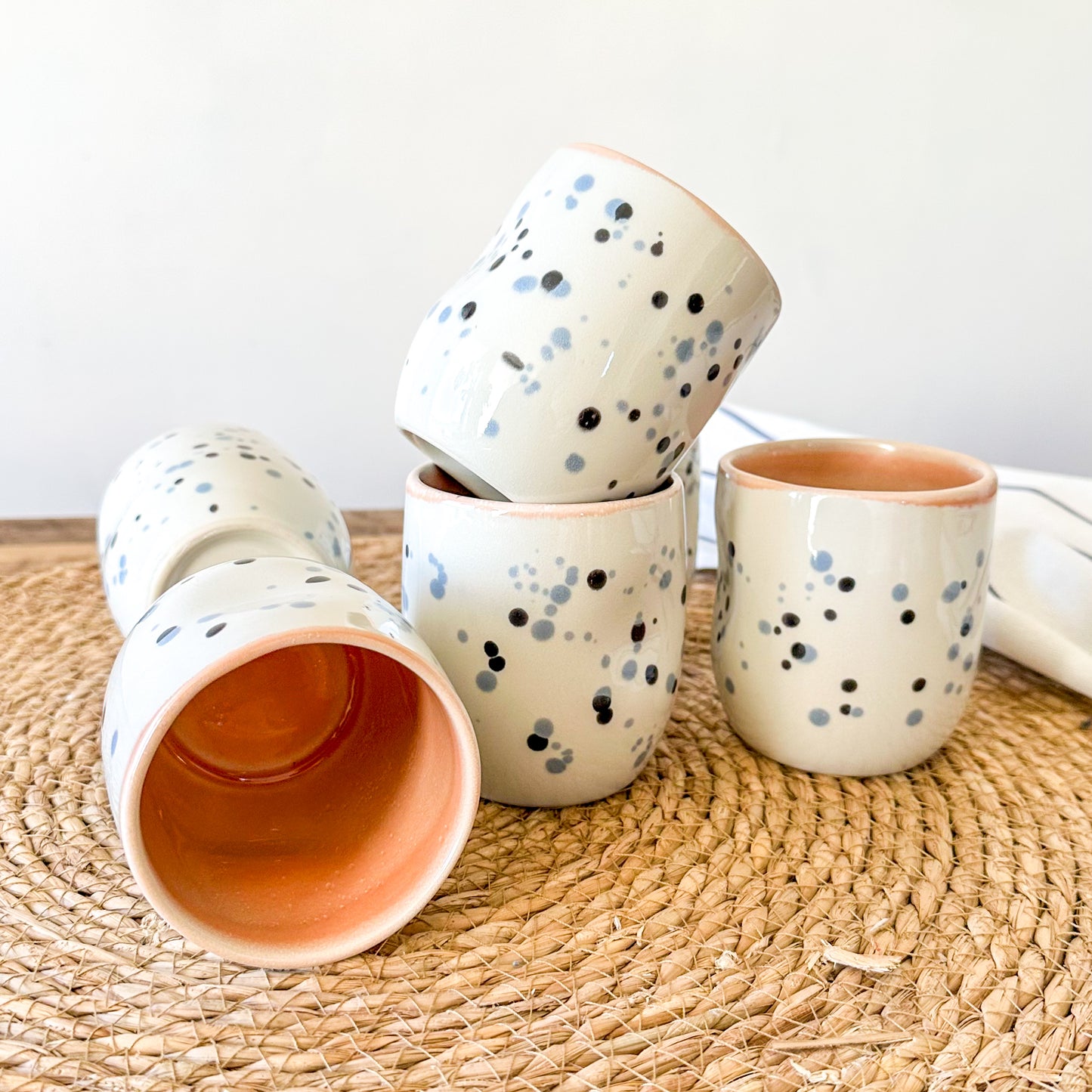 Set 6 Vasos Cerámica Art 300ml Puntos Azules Coral - Únicos Vasos Frank Home Chile