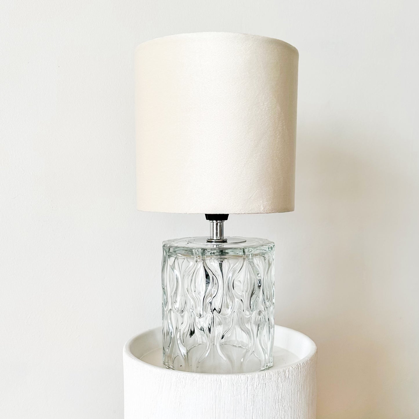 Lámpara de Mesa Base Vidrio Texturado Lampara de mesa y escritorio Frank Home Chile