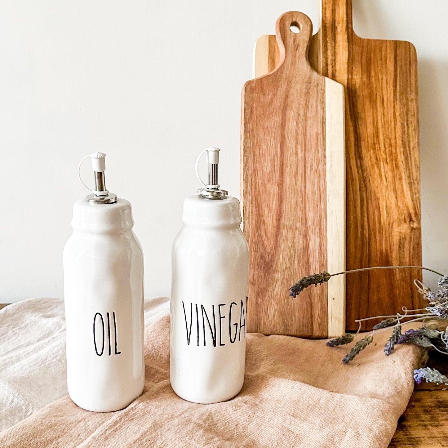 Set Aceite y Vinagre Cerámica 13.5cm - Tapa Silicona Rosca Aceitero Frank Home Chile