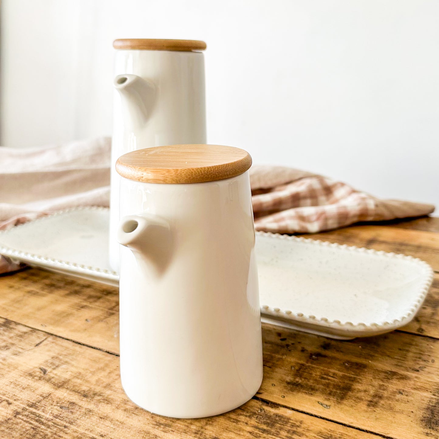 Set 2 Jarras Cerámica Tapa Bambú 17cm y 13cm - Salsas y Aceites Aceitero Frank Home Chile