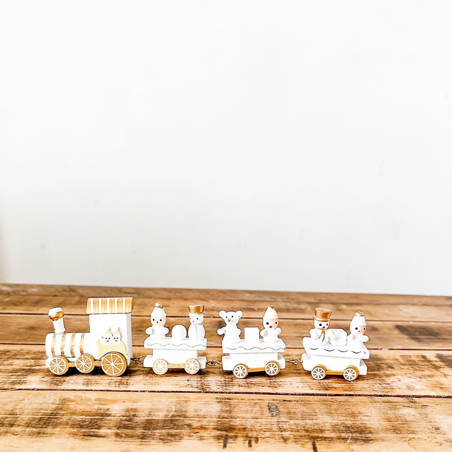 Tren Decorativo de Madera Navideño Blanco y Dorado Adorno Frank Home Chile