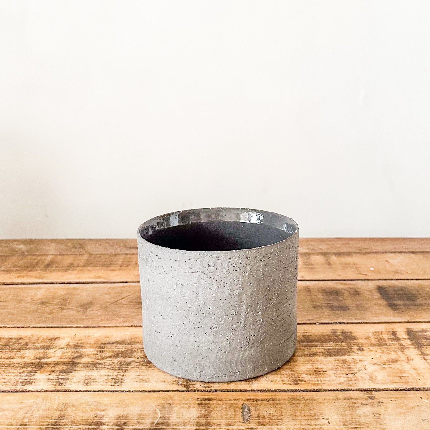 Porta Macetero Rústico Gris Grafito Porta Macetero Frank Home Chile