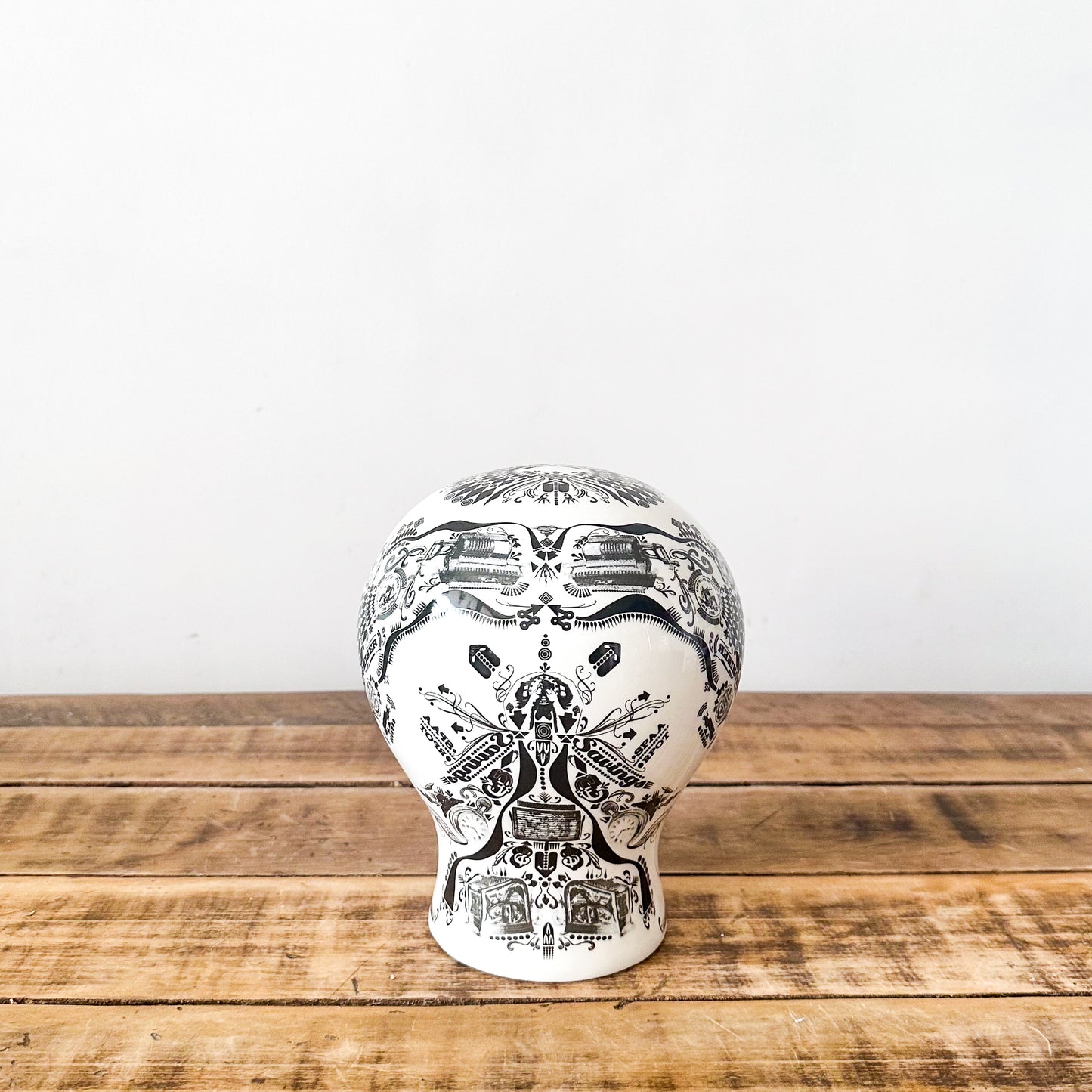 Adorno Inspirado en "The Money Box" Adorno Frank Home Chile