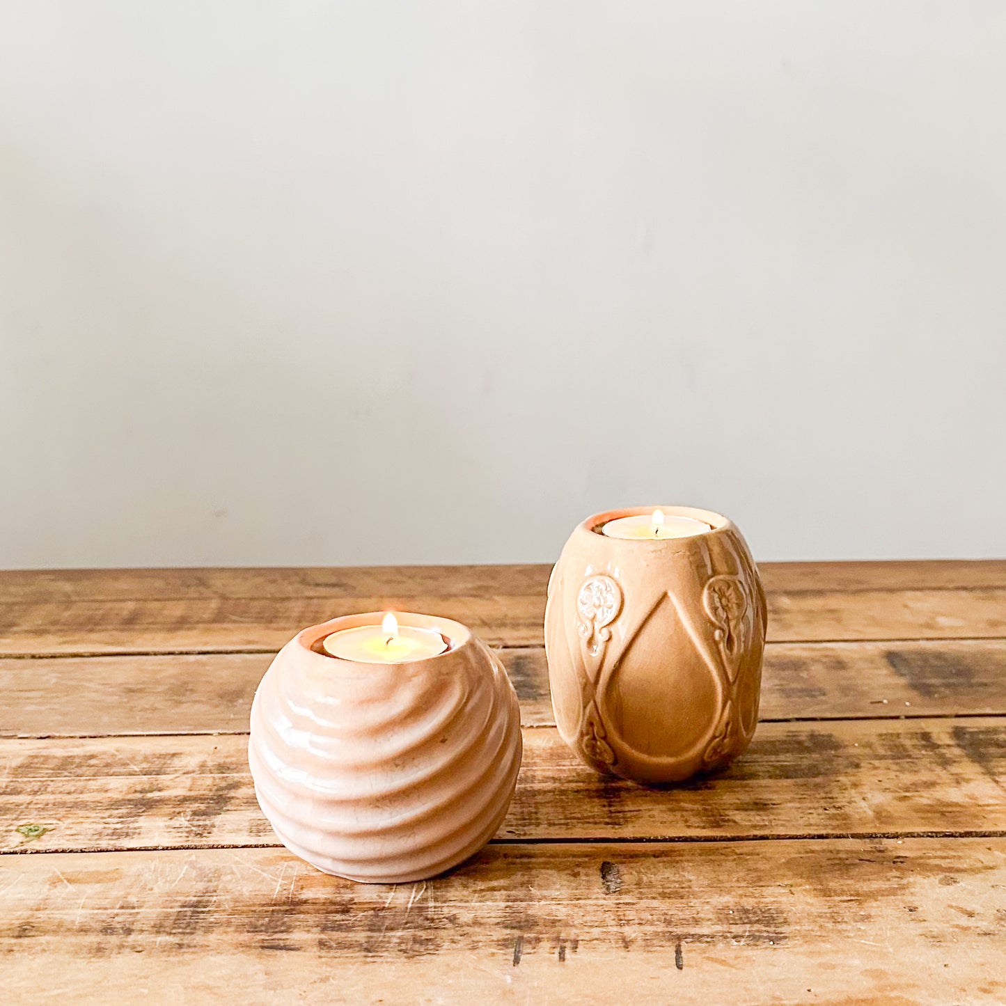 Set 2 Porta Velas Cerámica Esmaltada Flores y Ondas Set Porta Velas Frank Home Chile