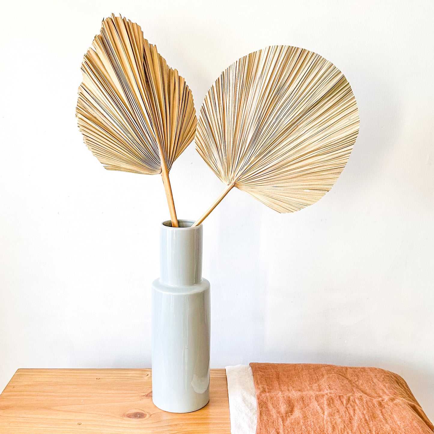 Florero cerámica celeste tubo Florero Frank Home Chile