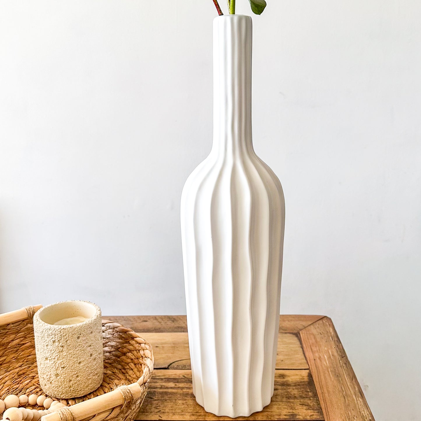 Florero Botella Acanalado Cerámica Esbelto 45cm - Elegancia Refinada Florero Frank Home Chile