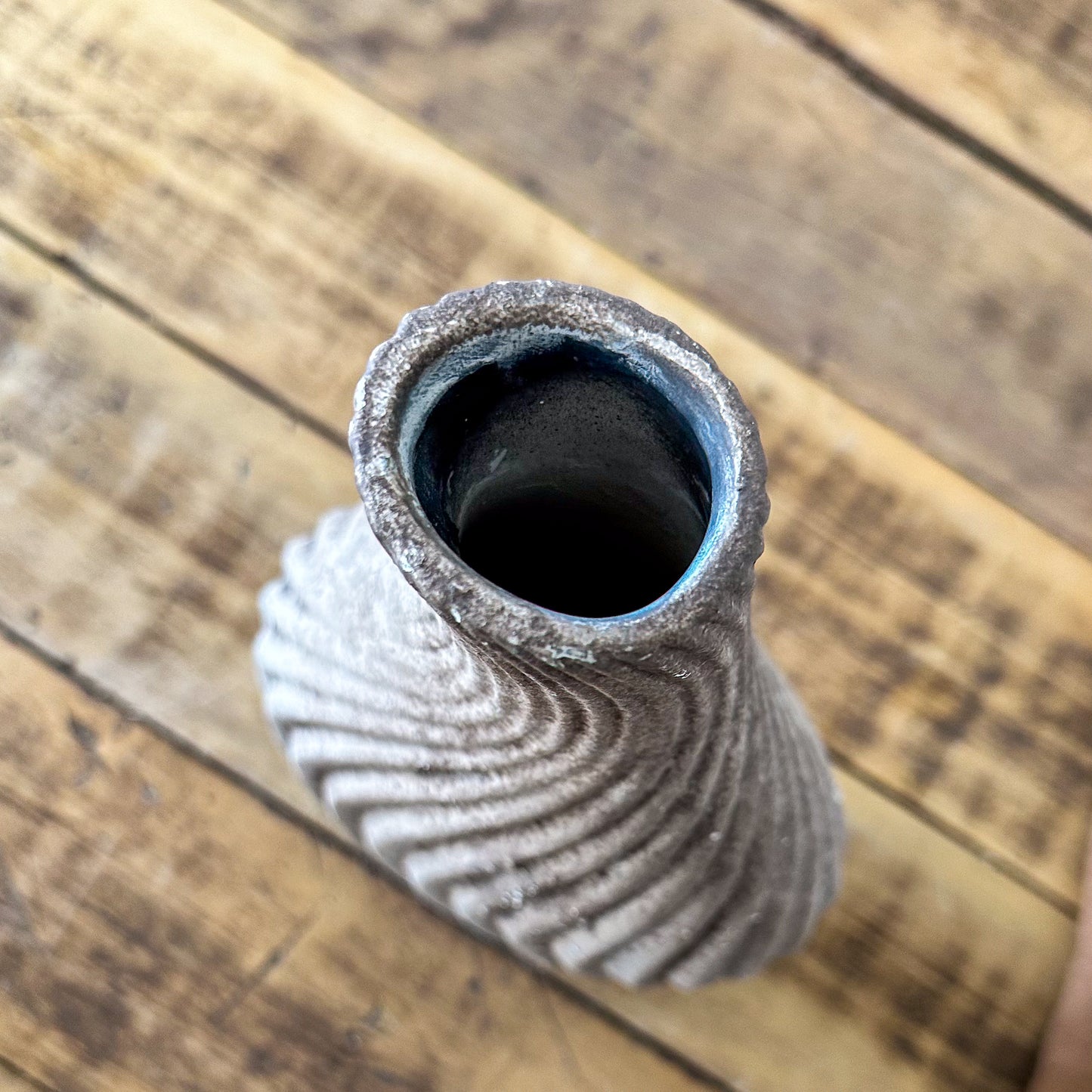 Florero Cerámica Rústica Ondas Florero Frank Home Chile