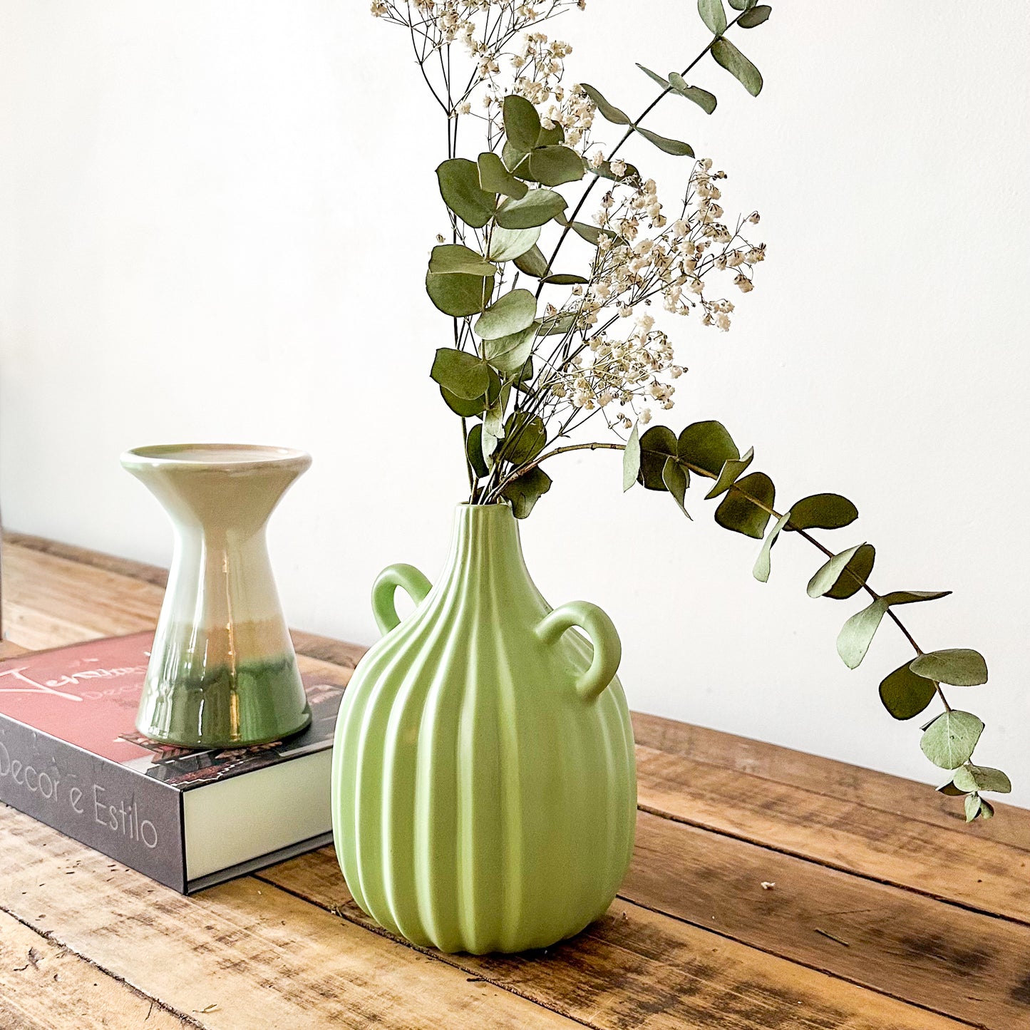 Vasija Verde Listado Cerámica 21cm - Diseño Vibrante Elegante Florero Frank Home Chile