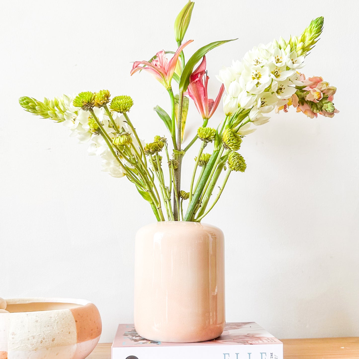 Florero Cerámica Esmaltada Rosa Pálido 16cm - Diseño Refinado Florero Frank Home Chile