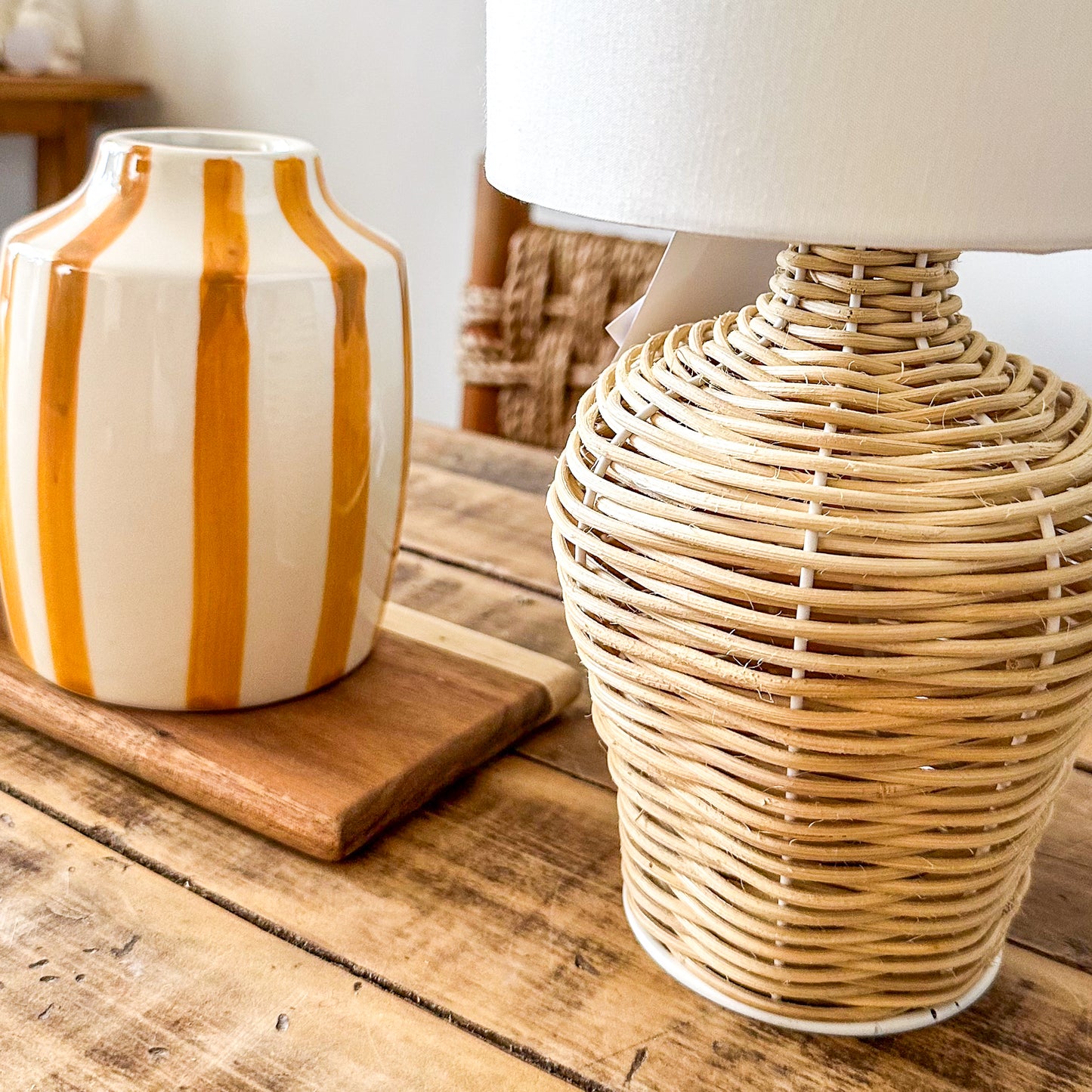 Lámpara Tejida Base Vasija 32cm Lampara de mesa y escritorio Frank Home Chile