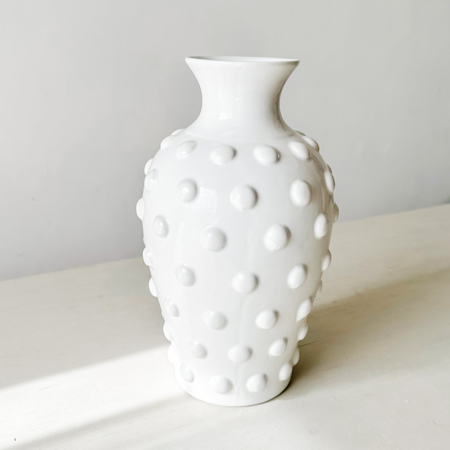 Jarrón Cerámica Blanco Relieve Florero Frank Home Chile