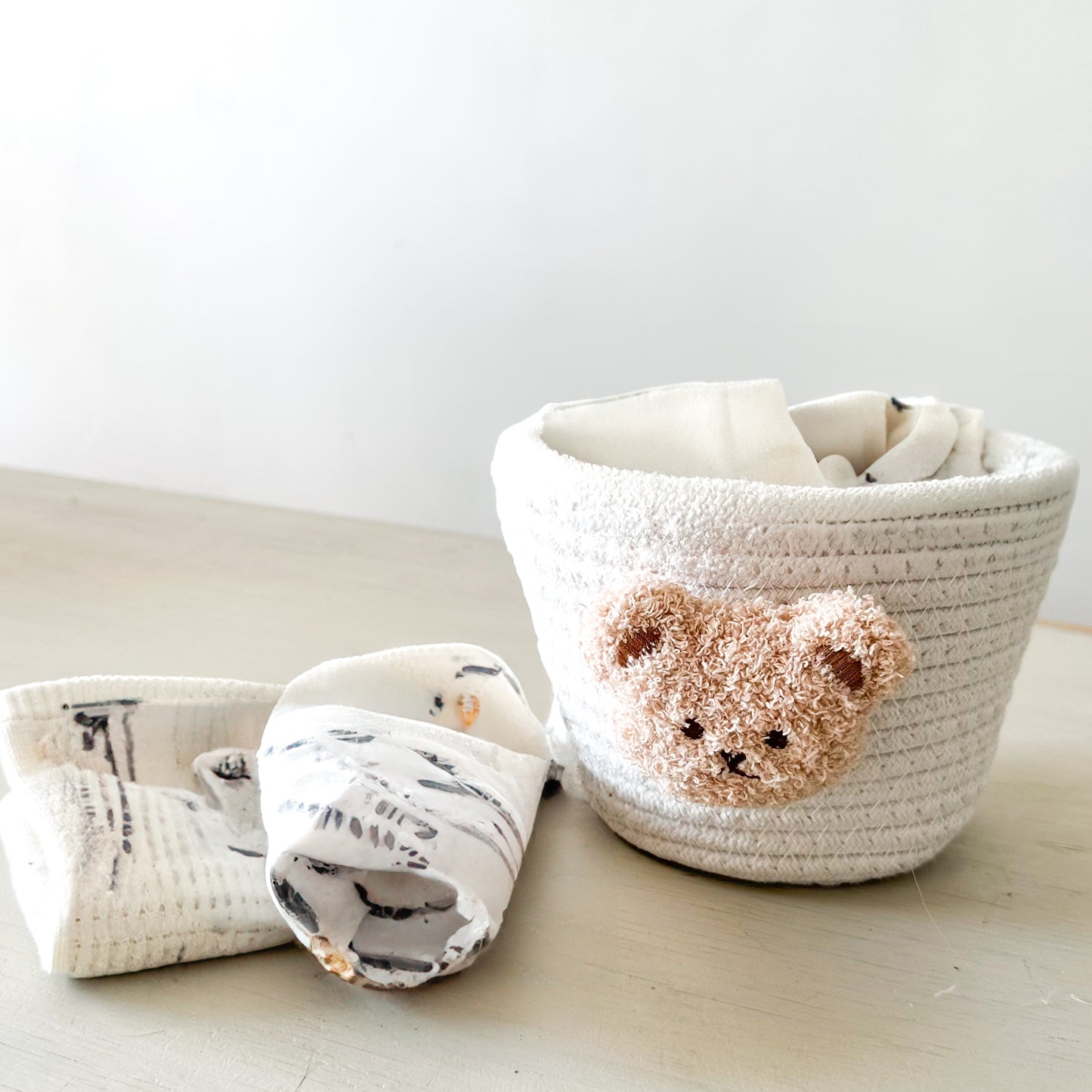 Canasto de algodón tejido Osito Canasto yute Frank Home Chile