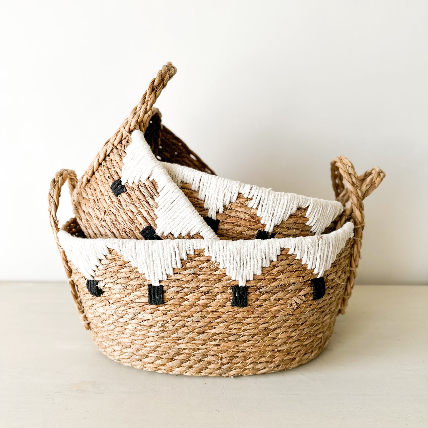 Set 3 Canastos Yute Bordado Blanco y Negro - Organizadores Elegantes Canasto yute Frank Home Chile