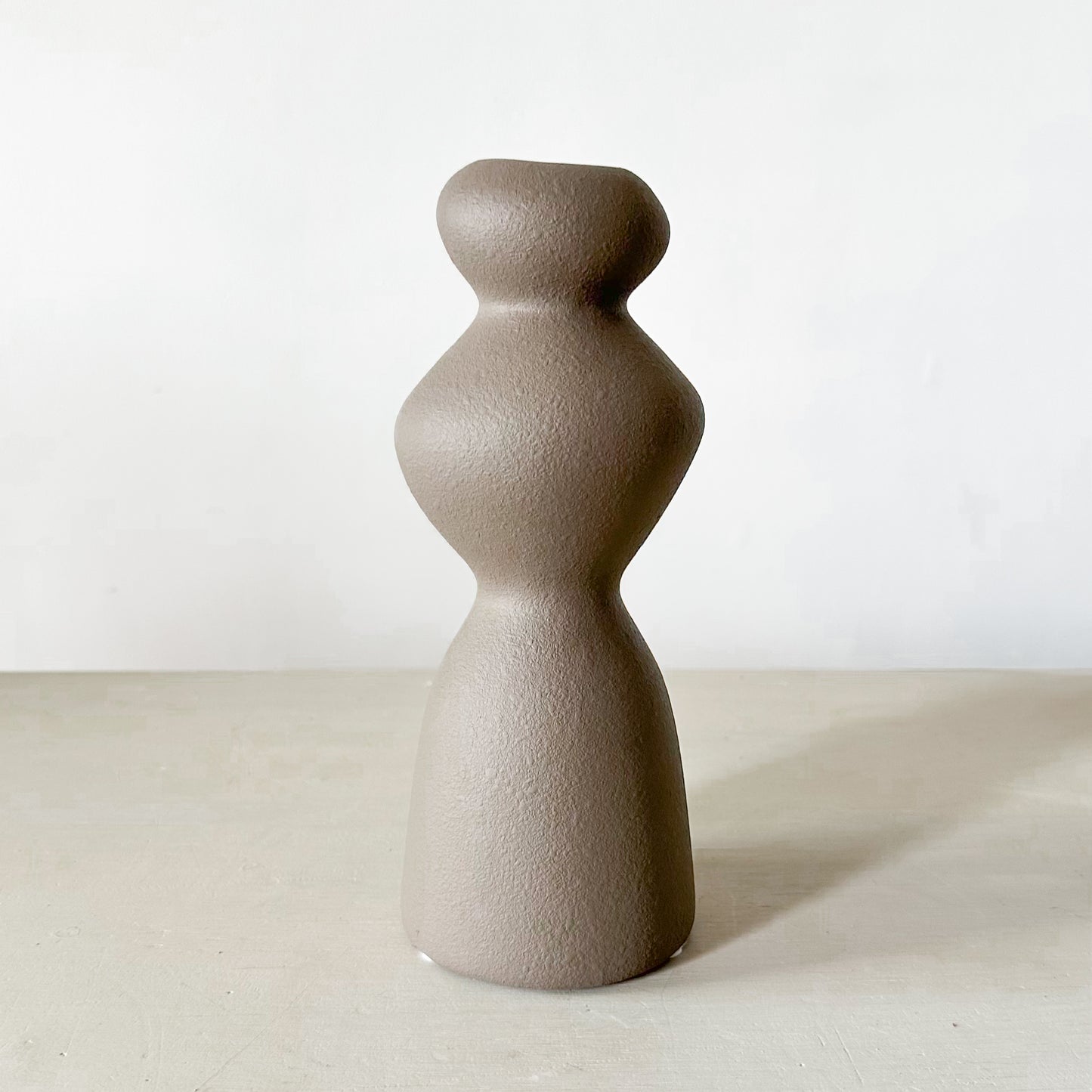 Florero Curvas Café Cerámica Florero Frank Home Chile