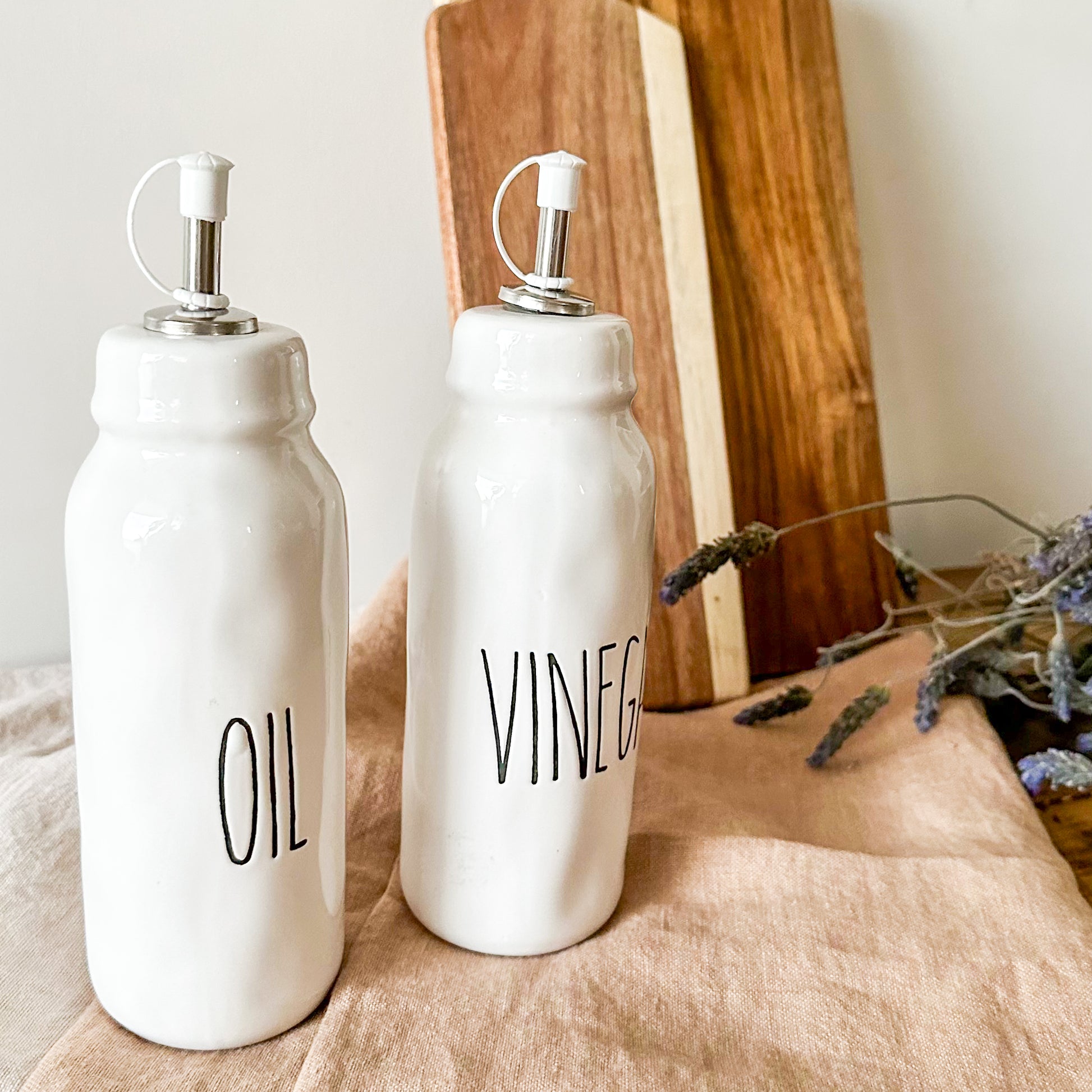 Set Aceite y Vinagre Cerámica 13.5cm - Tapa Silicona Rosca Aceitero Frank Home Chile