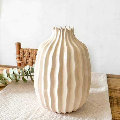 Florero cerámica ondulada