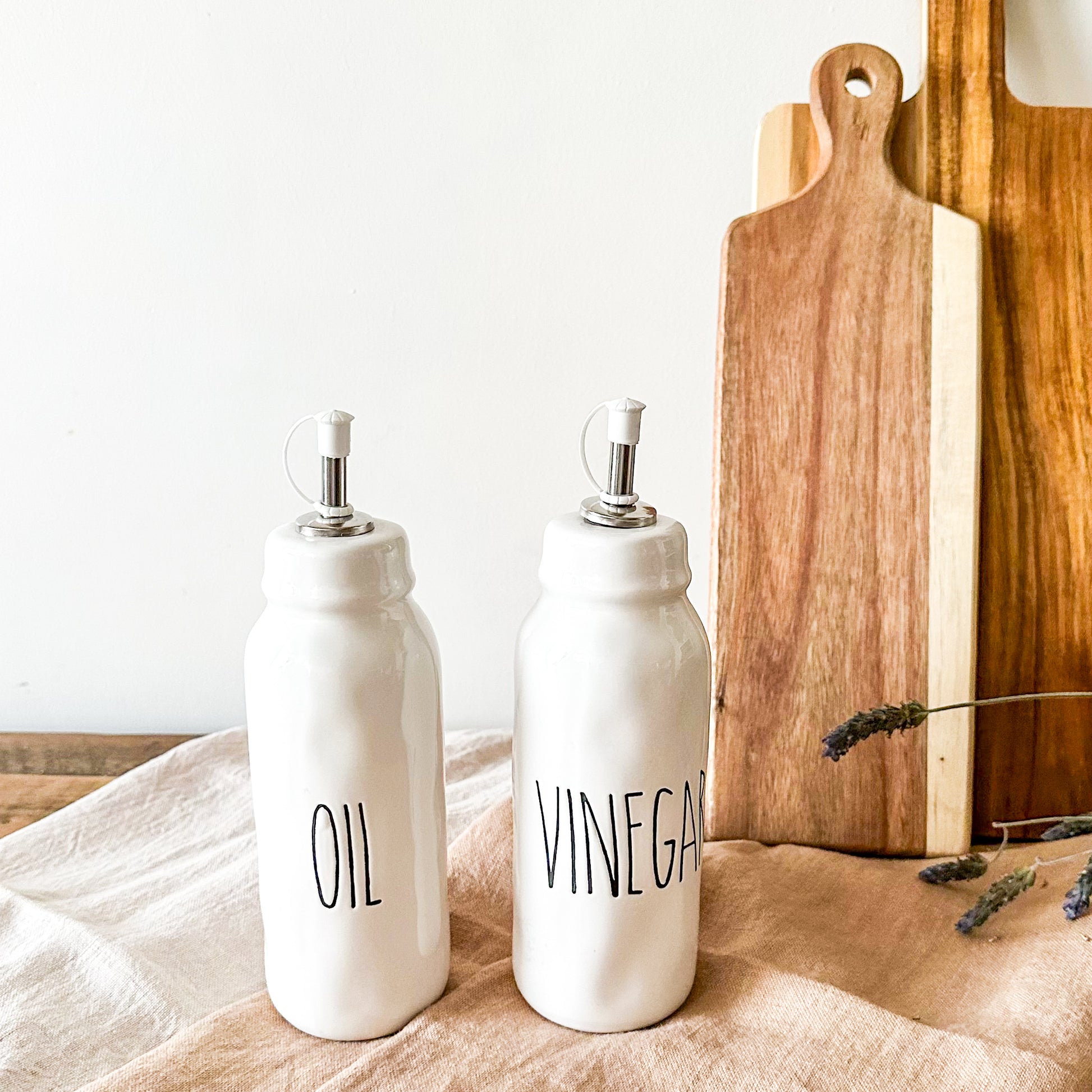 Set Aceite y Vinagre Cerámica 13.5cm - Tapa Silicona Rosca Aceitero Frank Home Chile