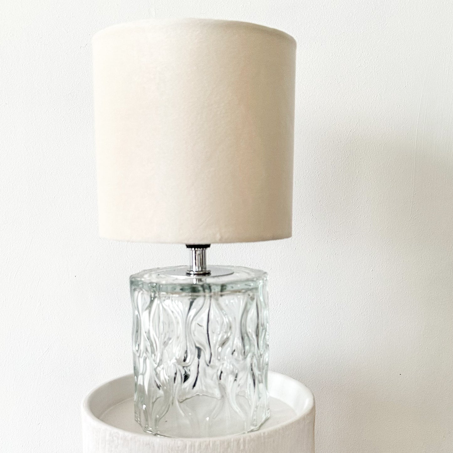 Lámpara de Mesa Base Vidrio Texturado Lampara de mesa y escritorio Frank Home Chile