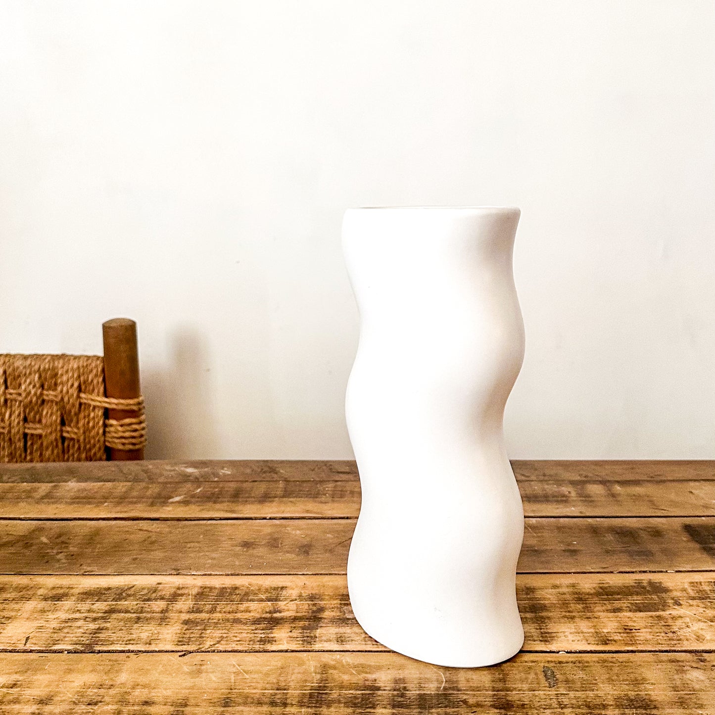 Florero Ondulado Cerámica 25cm Artesanal | Frank Home Florero Frank Home Chile