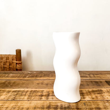 Florero Ondulado Cerámica 25cm Artesanal | Frank Home Florero Frank Home Chile