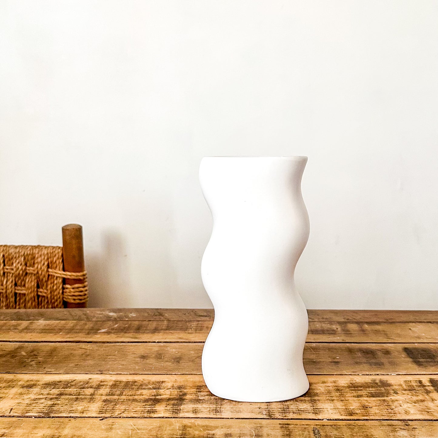 Florero Ondulado Cerámica 25cm Artesanal | Frank Home Florero Frank Home Chile