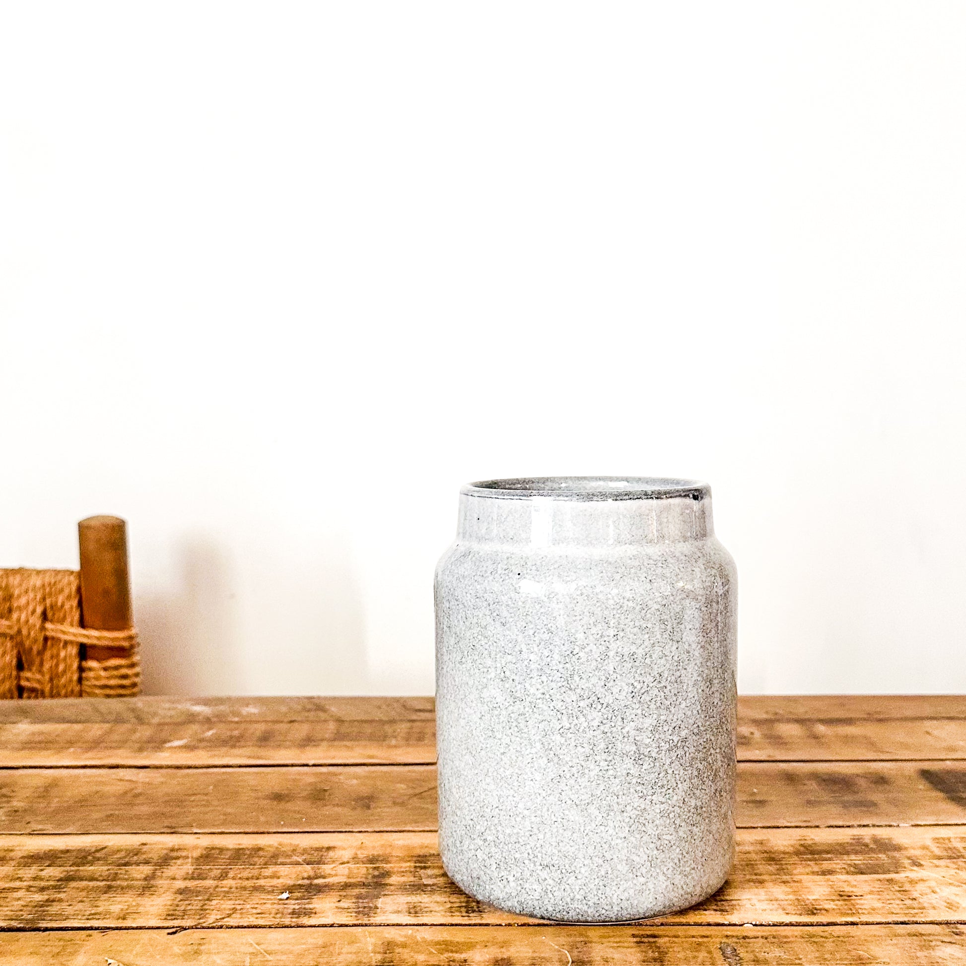 Florero Frasco Cerámica Esmaltada Celeste Grisáceo 16.5cm | Frank Home Florero Frank Home Chile