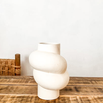 Florero Cerámica Nudo 24cm Diseño Escultural | Frank Home Florero Frank Home Chile