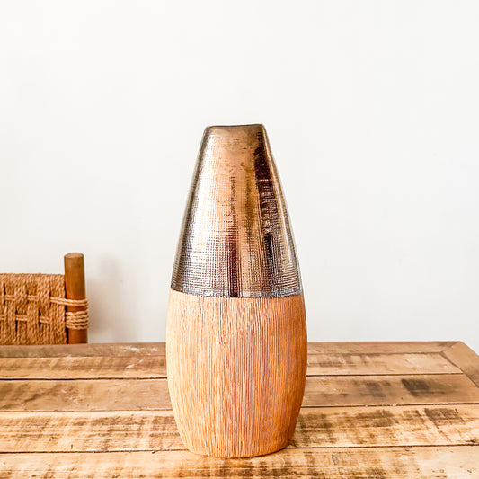 Jarrón Metal Madera 37cm Diseño Contemporáneo | Frank Home Florero Frank Home Chile