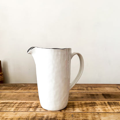 Jarra Cerámica Blanca Borde Negro 1.8L - Diseño Minimalista Jarra Frank Home Chile