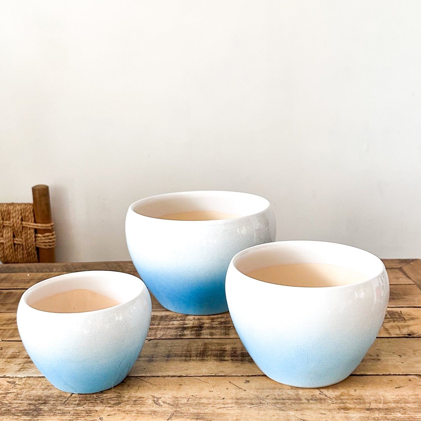 Set 3 Maceteros Cerámica Azul Degradado - Diseño Elegante Blanco Macetero Frank Home Chile