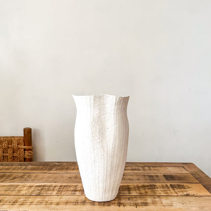 Florero Escultórico Abstracto Cerámica Texturizada Blanca 29.5cm Florero Frank Home Chile