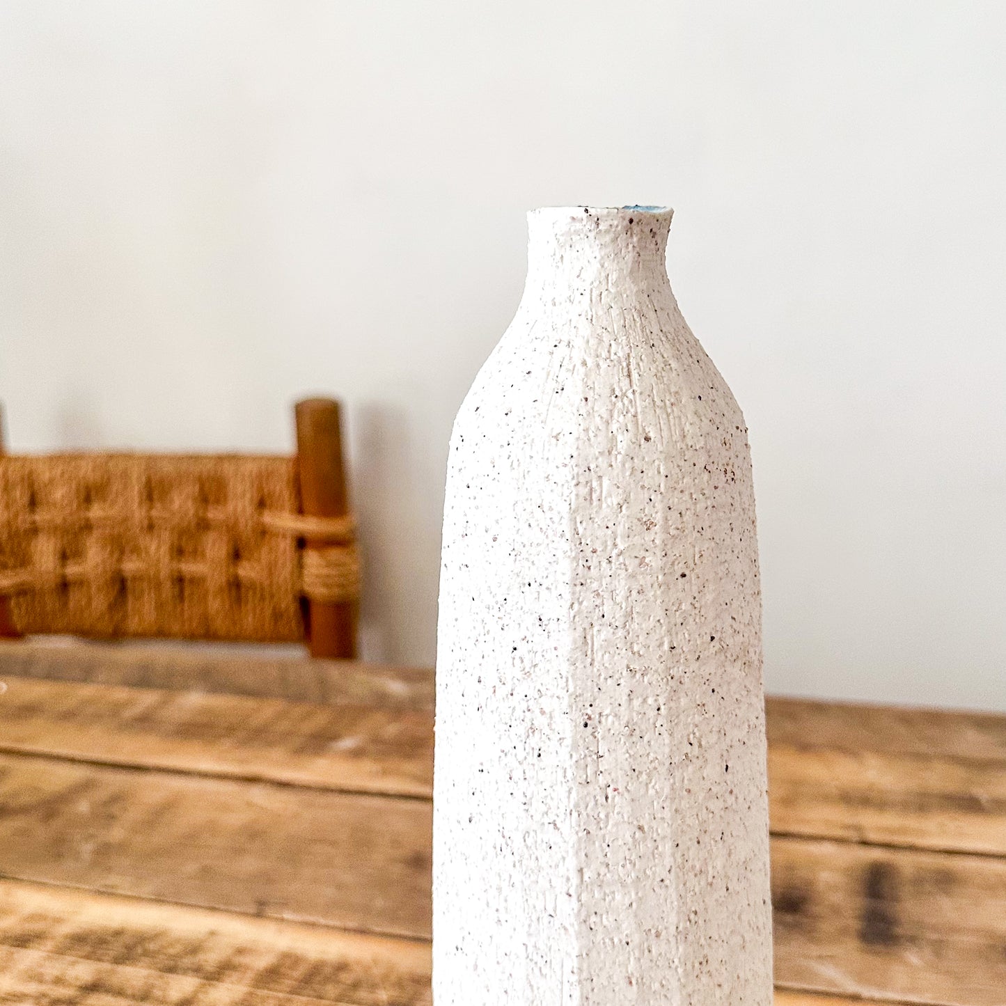 Florero Cerámica Texturada Botella Interior Azul Florero Frank Home Chile