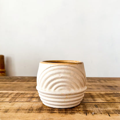 Porta Macetero Beige Relieve Geométrico 10cm - Diseño Artesanal Porta Macetero Frank Home Chile