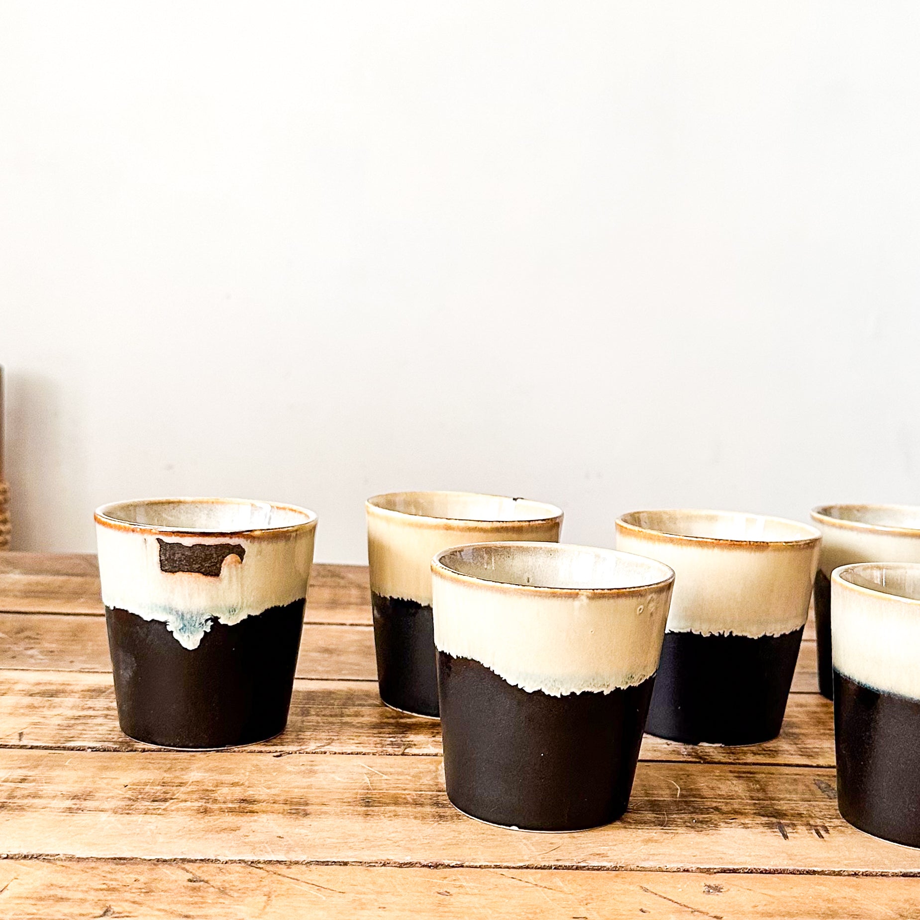 Set 6 Vasos Cerámica Bicolor Beige Negro Mate - Únicos Vasos Frank Home Chile