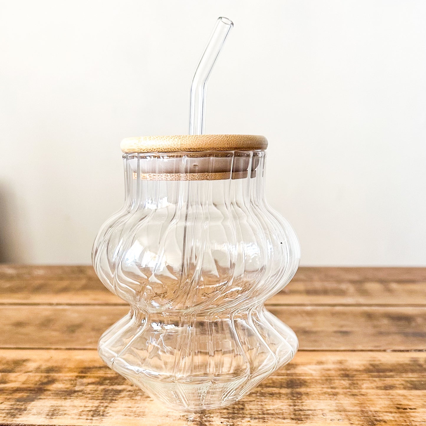 Vaso Vidrio Acanalado con Bombilla - Diseño Orgánico Moderno Vasos Frank Home Chile