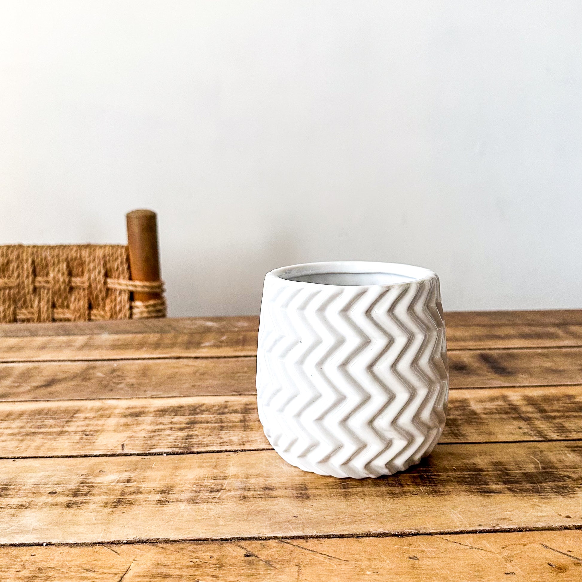 Porta Macetero Cerámica Blanca Textura Geométrica 11cm Porta Macetero Frank Home Chile