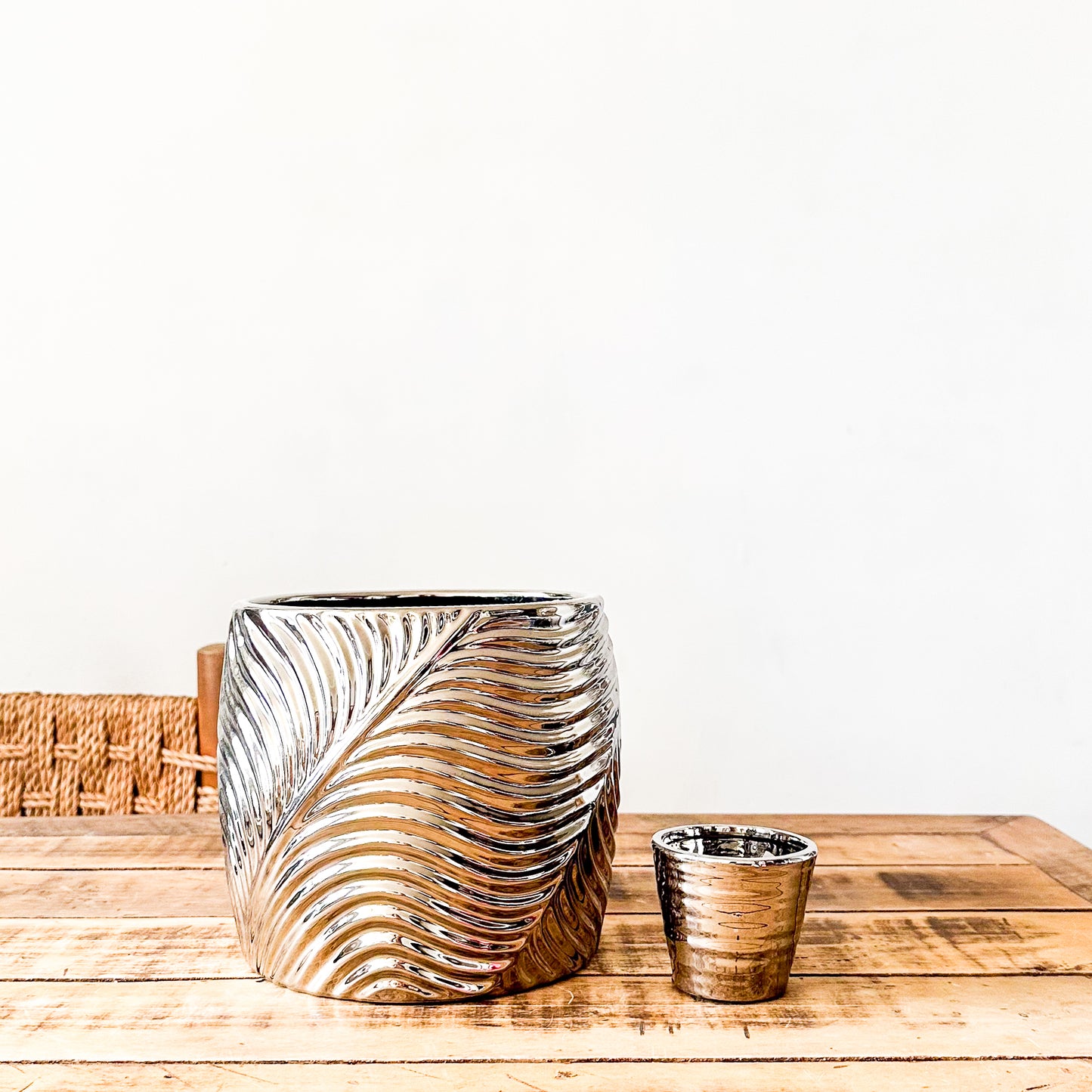 Porta Macetero Metálico Plateado Relieve + Porta Suculenta | Frank Home Porta Macetero Frank Home Chile