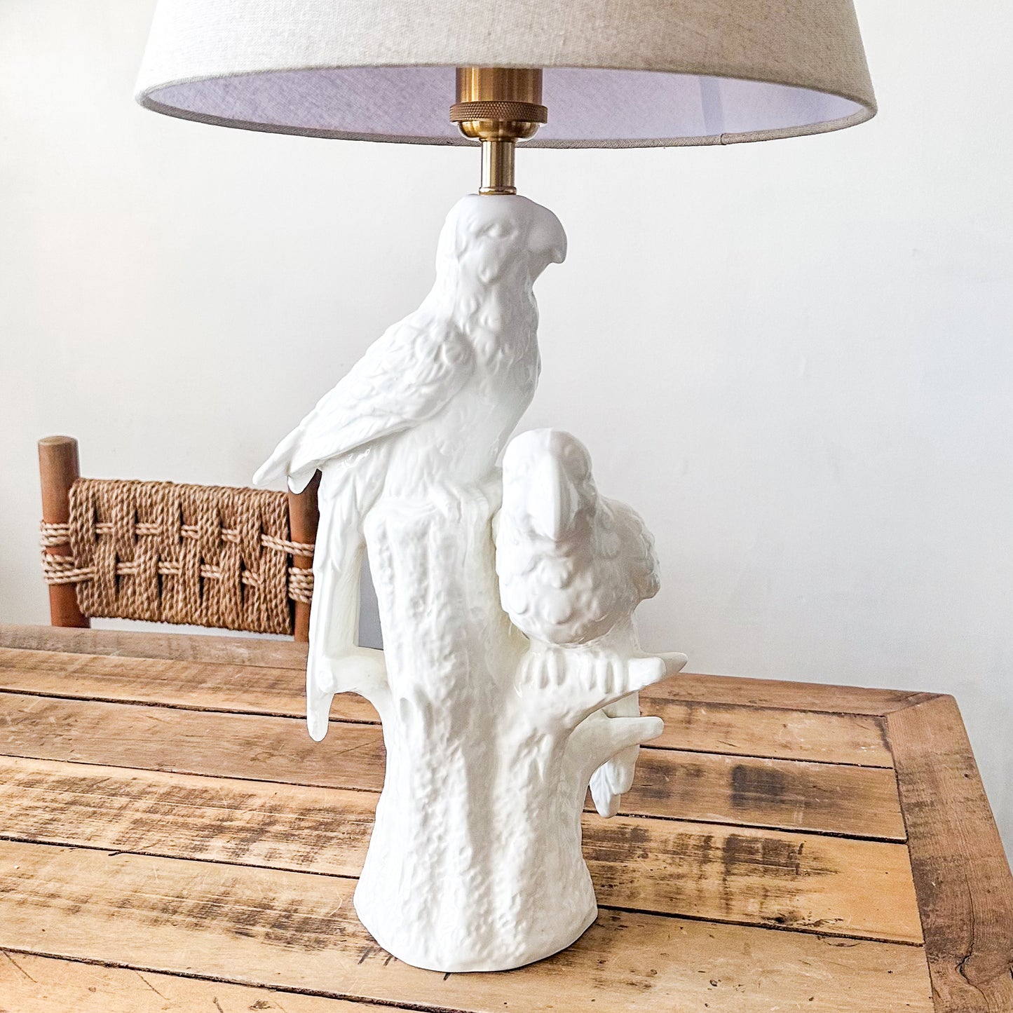 Lámpara Base Cerámica Esmaltada Pájaros Pantalla Beige Lampara de mesa y escritorio Frank Home Chile