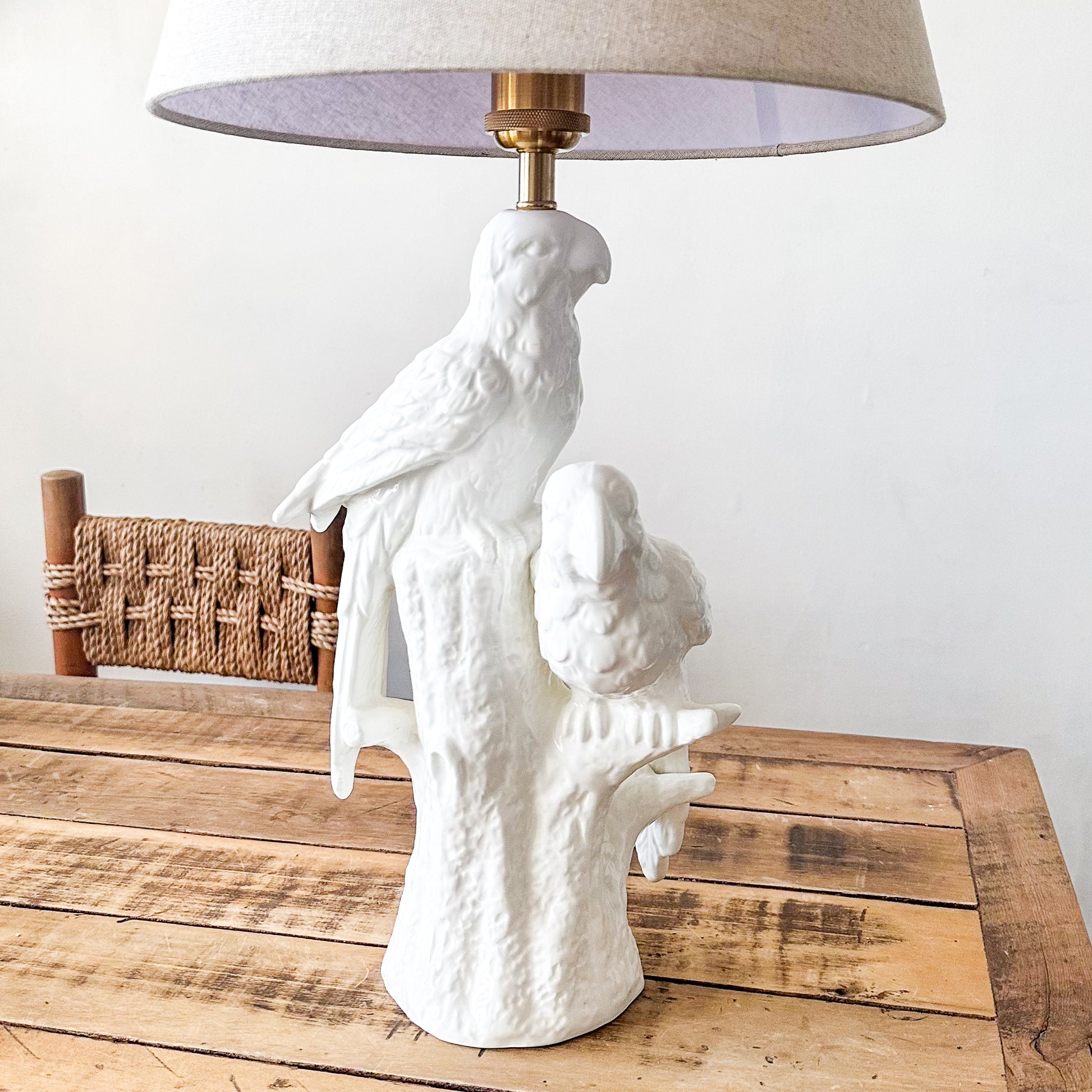 Lámpara Base Cerámica Esmaltada Pájaros Pantalla Beige Lampara de mesa y escritorio Frank Home Chile