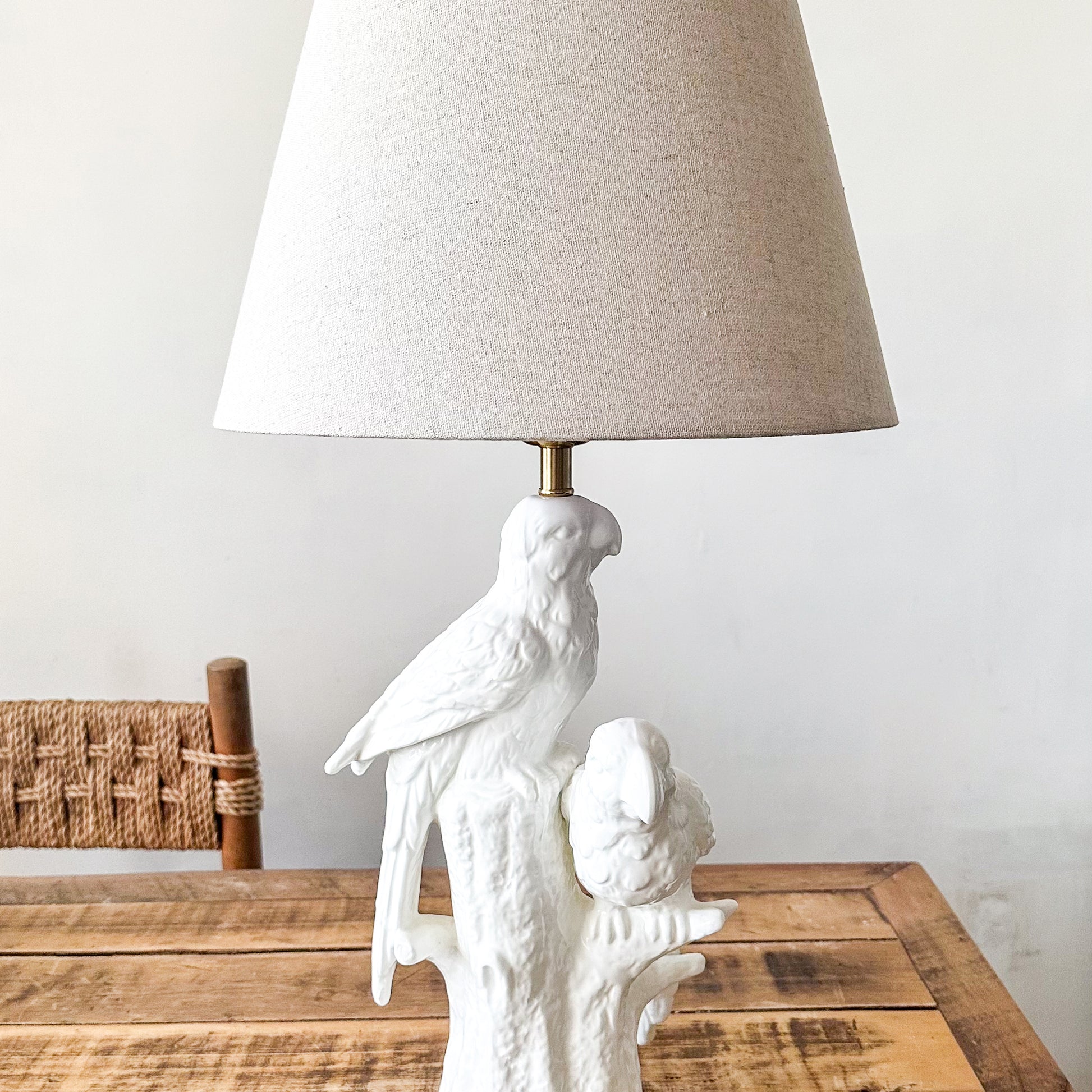 Lámpara Base Cerámica Esmaltada Pájaros Pantalla Beige Lampara de mesa y escritorio Frank Home Chile