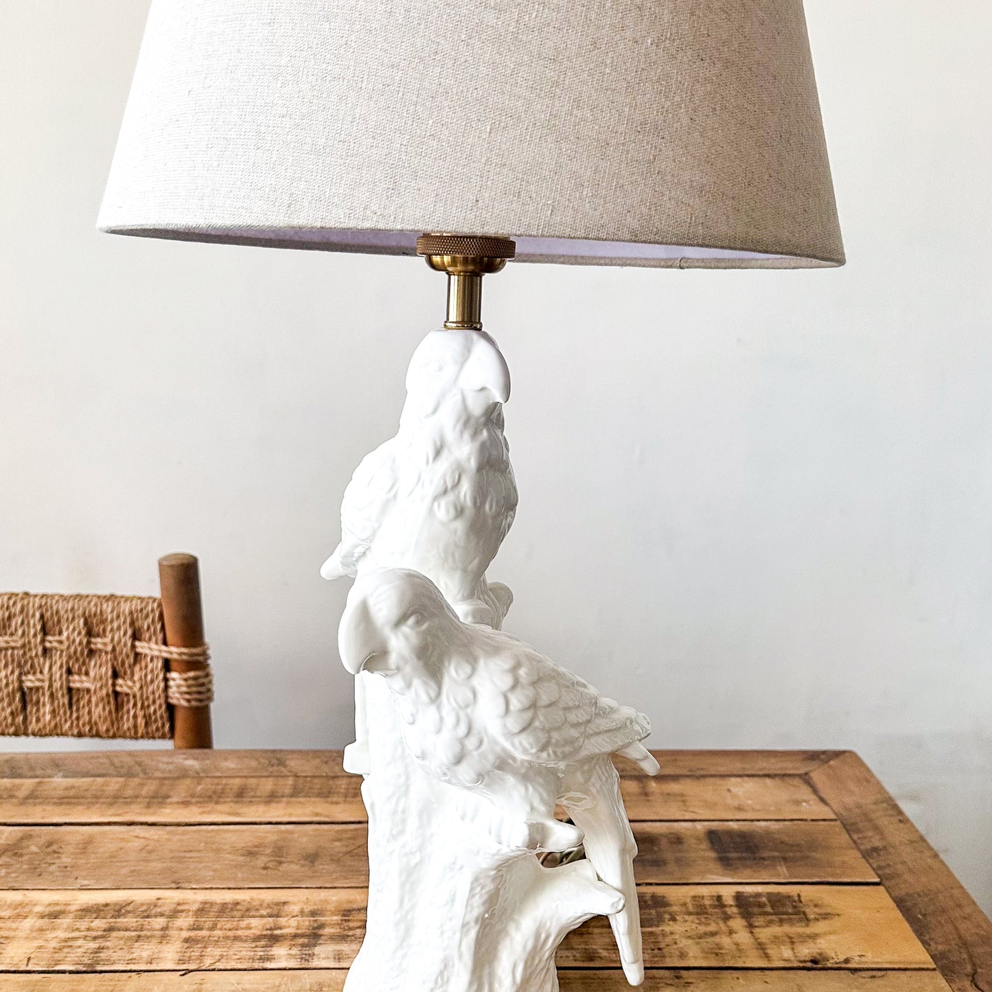 Lámpara Base Cerámica Esmaltada Pájaros Pantalla Beige Lampara de mesa y escritorio Frank Home Chile