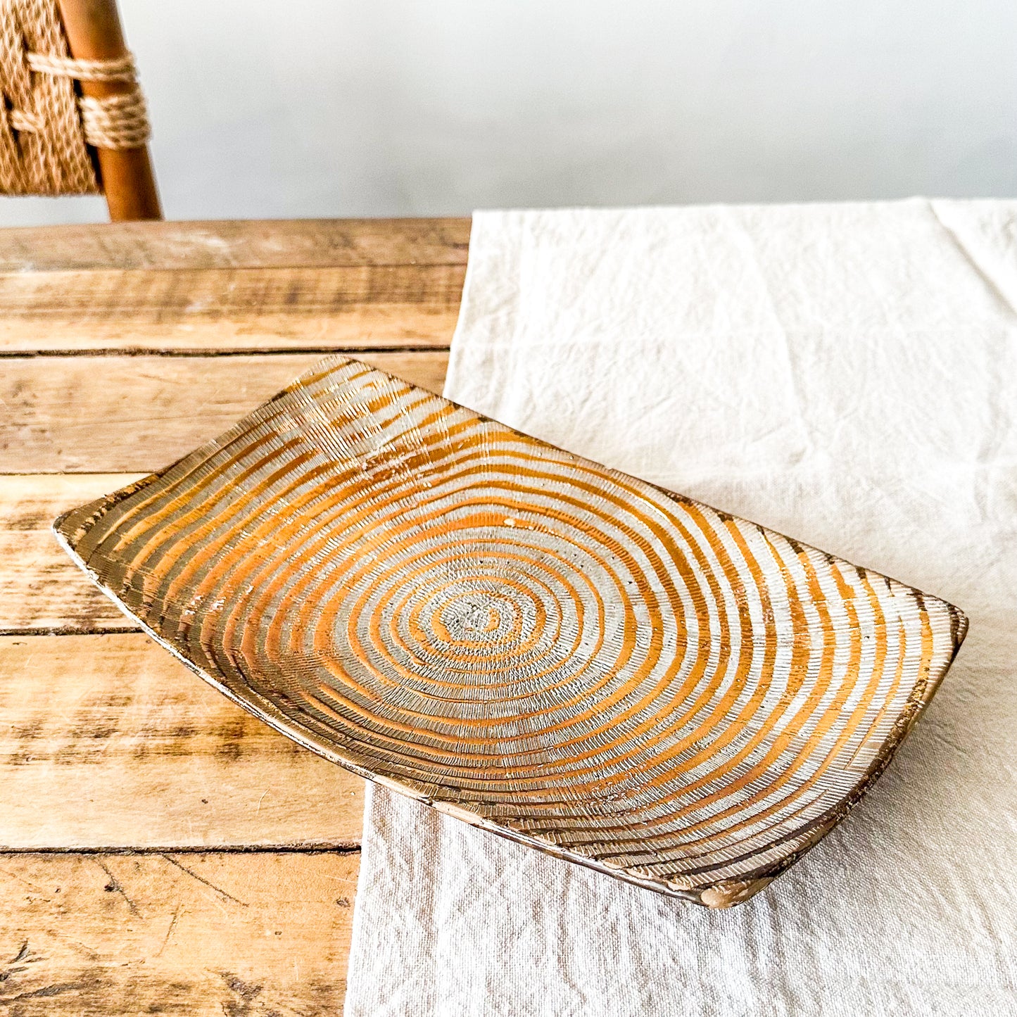 Bandeja Decorativa Metálica Bronce - Diseño Elegante Contemporáneo bandeja Frank Home Chile