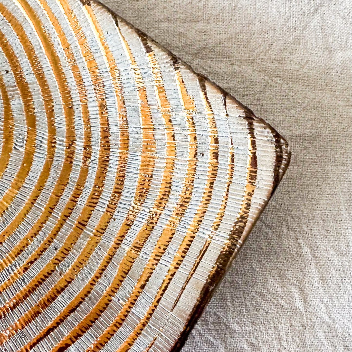 Bandeja Decorativa Metálica Bronce - Diseño Elegante Contemporáneo bandeja Frank Home Chile