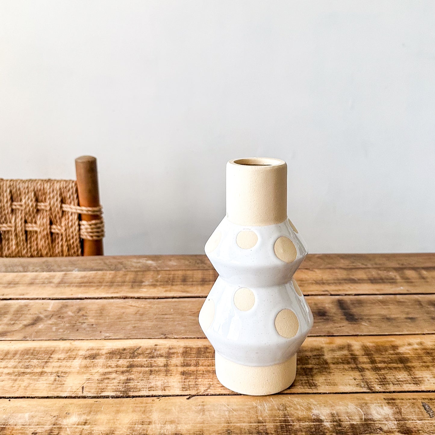 Florero cerámica lunares beige Florero Frank Home Chile