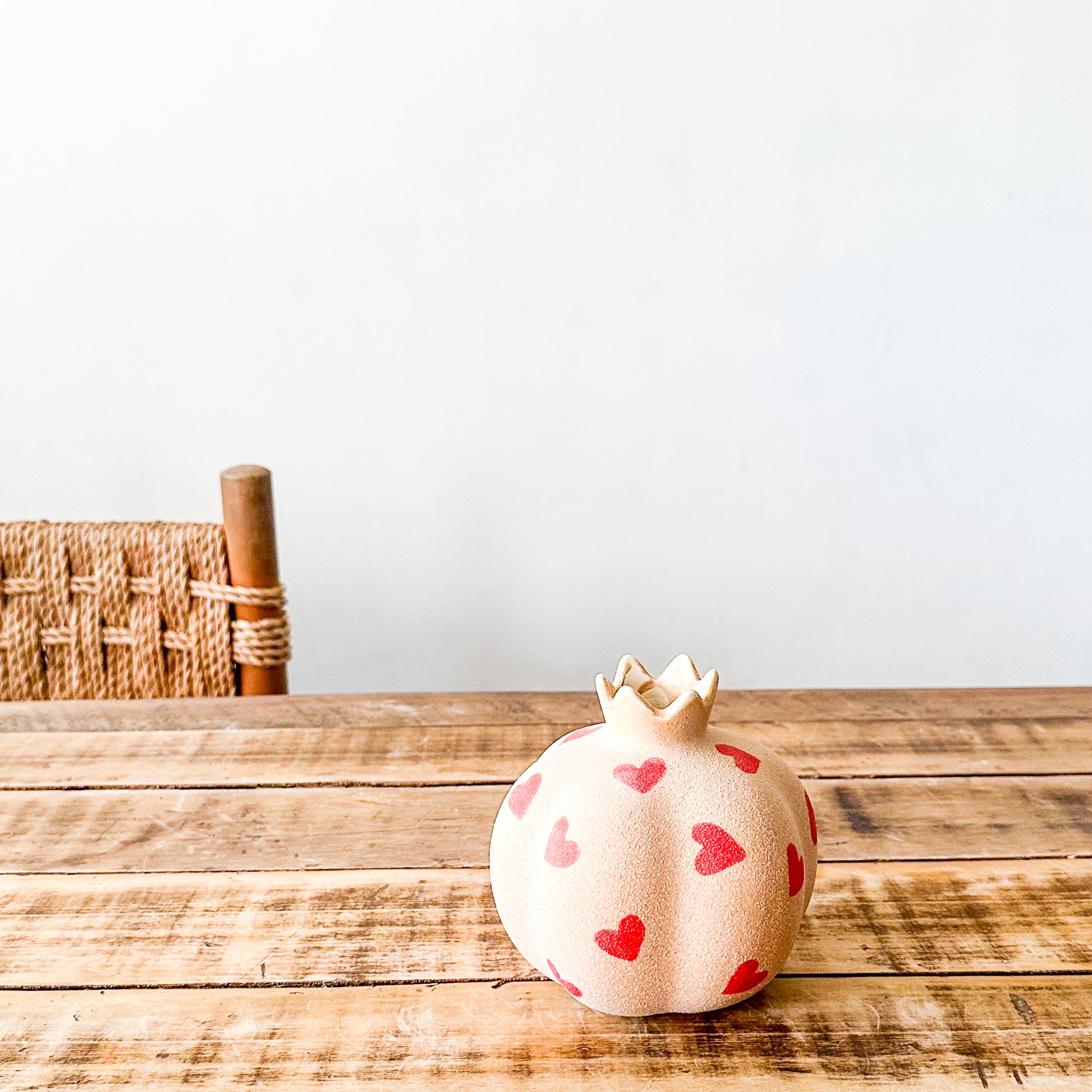 Florero Granada Cerámica Texturada Diseño Corazones Florero Frank Home Chile