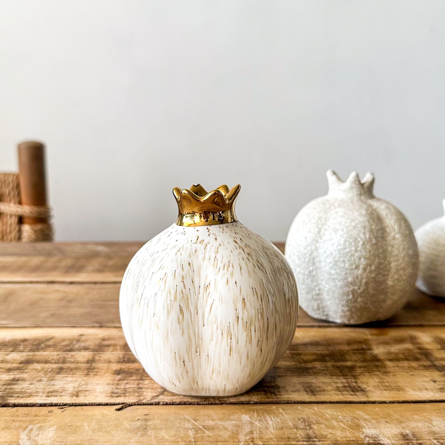 Floreros Granada Cerámica Esmaltada y Texturada | 3 Tamaños Borde Dorado Florero Frank Home Chile