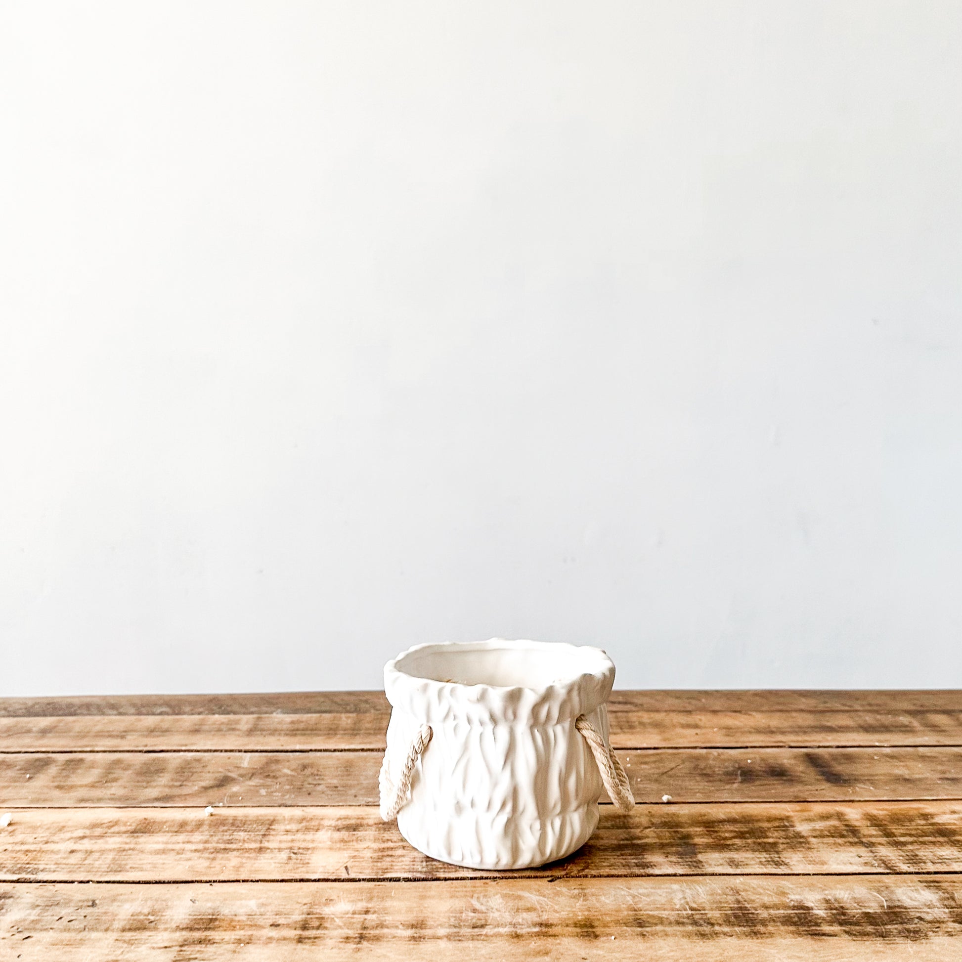 Mini Macetero Cerámica Blanca con Asas de Cuerda Macetero Frank Home Chile