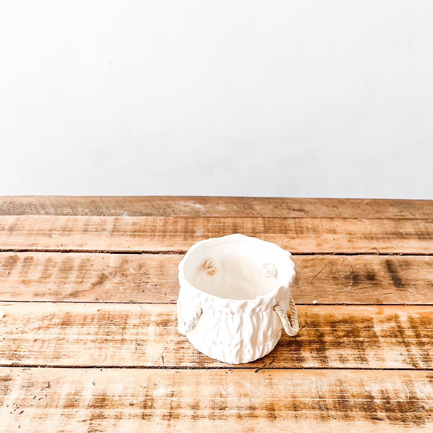 Mini Macetero Cerámica Blanca con Asas de Cuerda Macetero Frank Home Chile