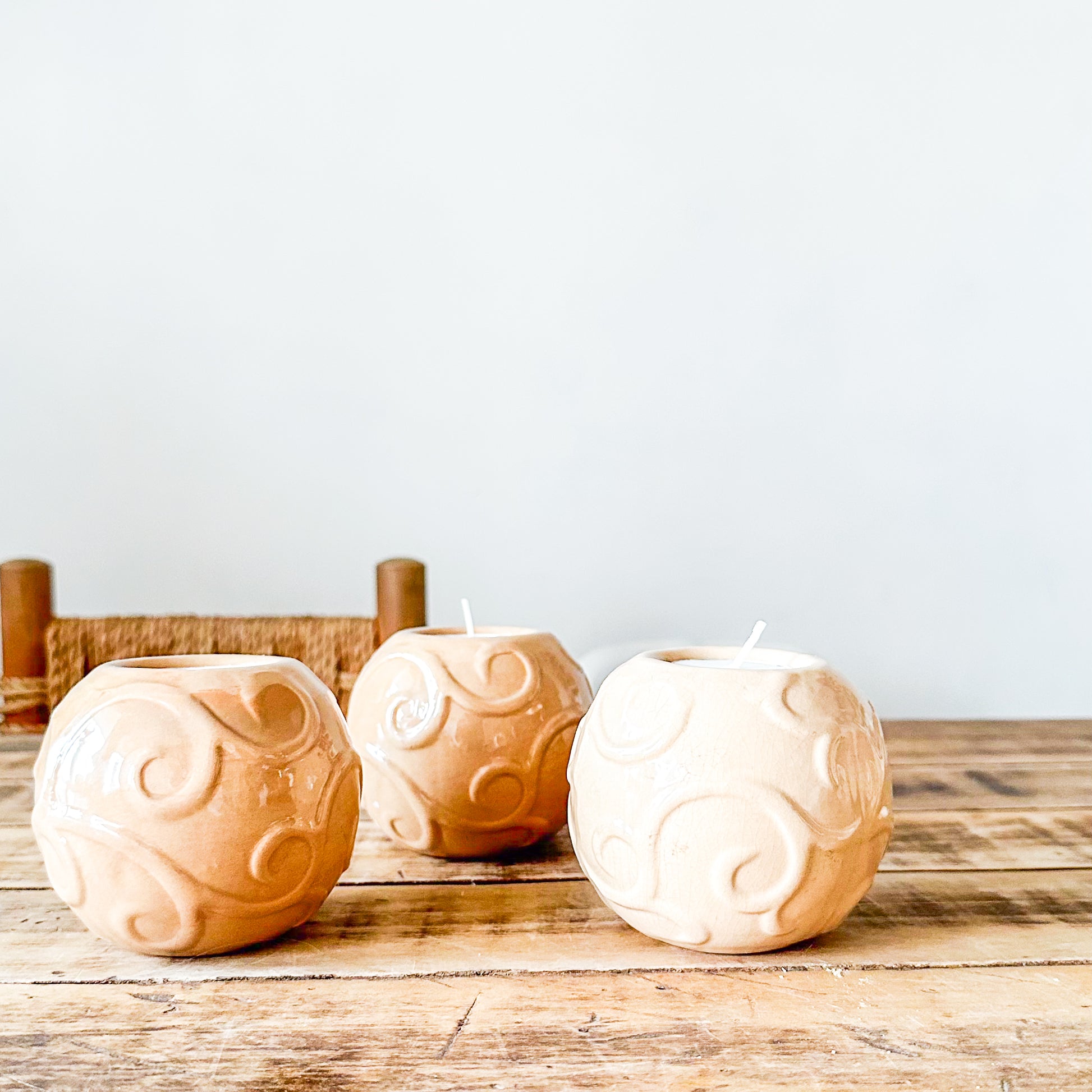 Set 3 Porta Velas Cerámica Esmaltada Relieve Ondas Florales Set Porta Velas Frank Home Chile