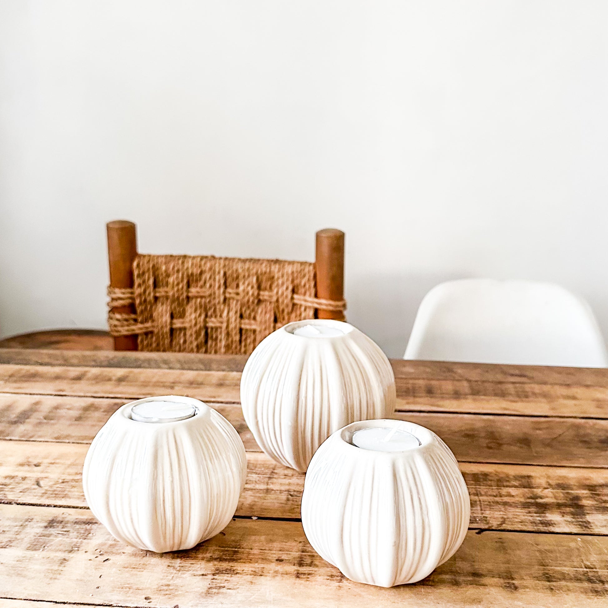 Set 3 Porta Velas Cerámica Esmaltada Relieve Líneas Beige Set Porta Velas Frank Home Chile